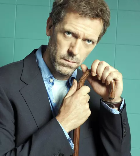 Îl mai știi pe actorul principal din serialul "Doctor House"? Cum arată Hugh Laurie la 60 de ani: pare alt om!