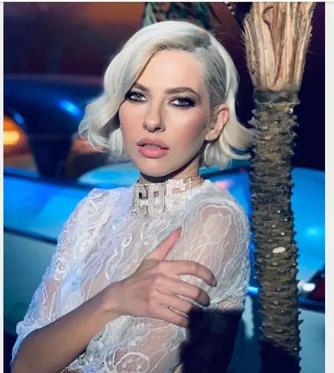 Lidia Buble, fără sutien la Elle Style Awards. Răzvan Simion nici nu a văzut cum a plecat de acasă: ”Îmi e rușine”