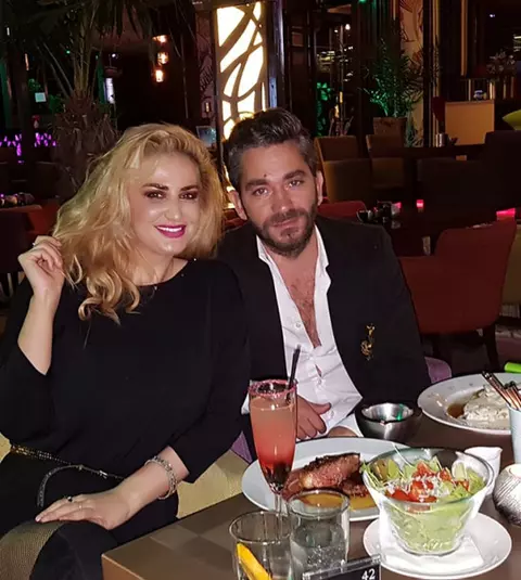 Julia Chelaru îmbracă rochia de mireasă pentru a doua oară. „ Când iubeşti un om vrei să fii cu el şi cu acte”