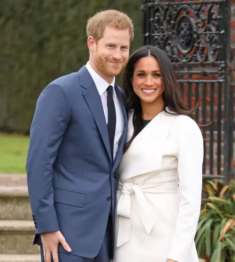 Meghan Markle și Prințul Harry renunţă la rangul de membri „seniori” ai familiei regale britanice. Au luat decizia fără să se consulte cu regina