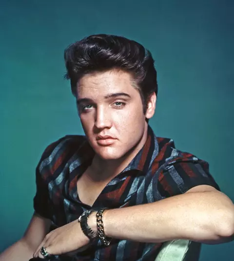 Care este adevărata cauză a morții lui Elvis Presley. Regele Rock'n'Roll-ului nu a făcut infarct!