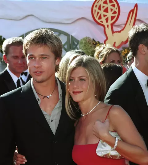 Brad Pitt și Jennifer Aniston, împăcarea pe care fanii o aşteaptă de 15 ani? Imaginile cu ei, când s-au îmbrățișat, au devenit virale!