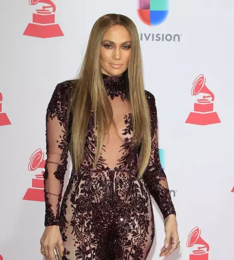 Jennifer Lopez s-a fotografiat aproape goală, la 50 de ani! Imaginea a strâns 8 milioane de like-uri în prima zi!