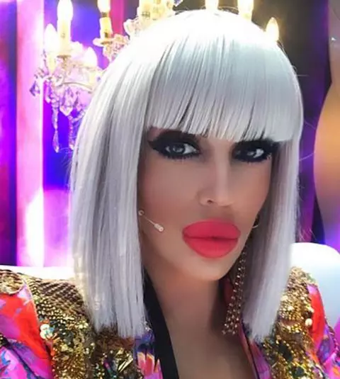 Raluca Bădulescu, complet nemachiată. Cum arată vedeta fără machiajul strident