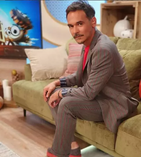 Răzvan Simion nu a suferit prea mult după despărțirea de Lidia Buble! Prezentatorul TV, escapadă secretă în Istanbul alături de o brunetă misterioasă