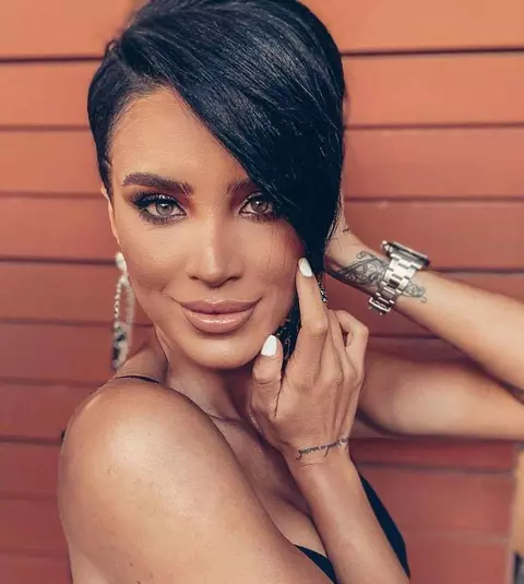 Cum a reacționat Adelina Pestrițu, după ce Iulia Albu a acuzat-o că își modifică pozele: "Așa face și ea?"