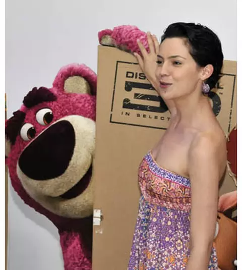 Maria Dinulescu il iubeste pe Buzz Lightyear...