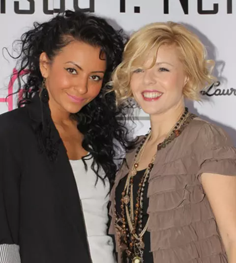 Giulia si Bianca Ionita la prezentarea ultimei colectii Laura Lazar