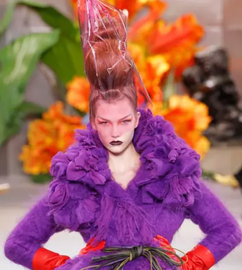 Explozie de culoare la show-ul Dior haute couture toamna-iarna 2010/2011