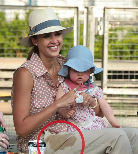 Jessica Alba, o mamica fericita alaturi de fiicele ei