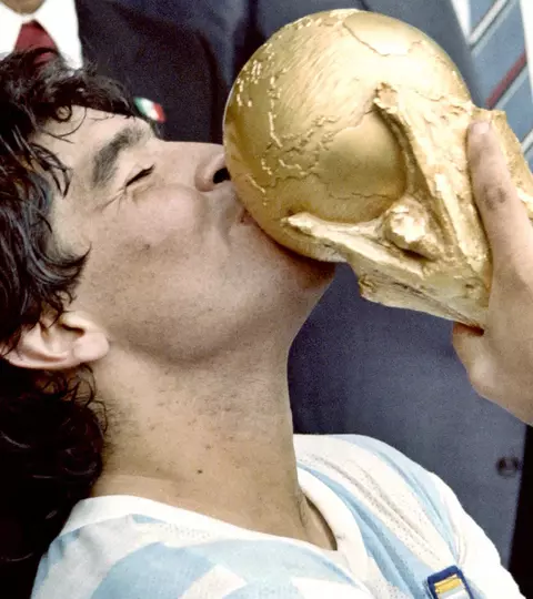Moștenirea lui Diego Maradona a declanșat un război total! Suma uriașă ascunsă în conturi secrete și acuzațiile grave aduse în tribunal