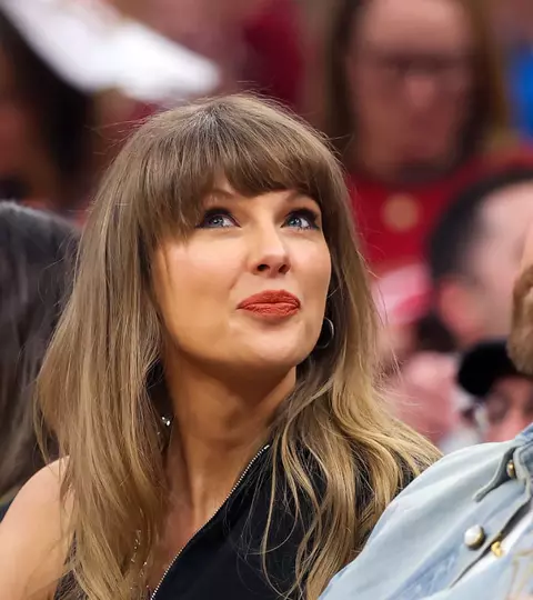 Taylor Swift și Travis Kelce s-au căsătorit într-o ceremonie spectaculoasă la New York. Nunta anului a blocat Manhattanul