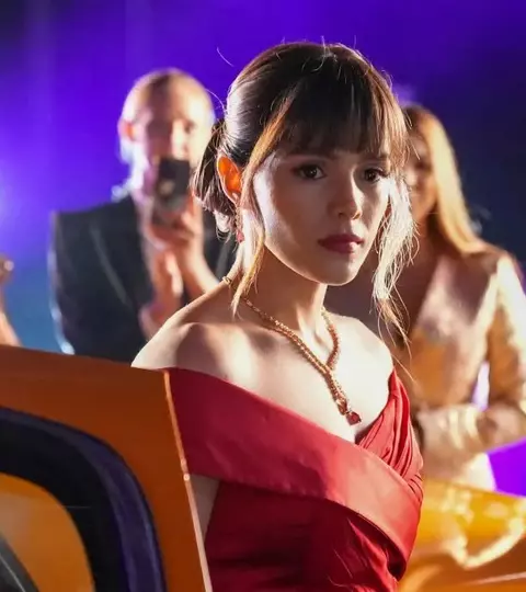 „Velvet – Imperiul modei” începe azi la Happy Channel! Povestea de iubire dintre Ana și Alberto, pusă la încercare de intrigi și secrete
