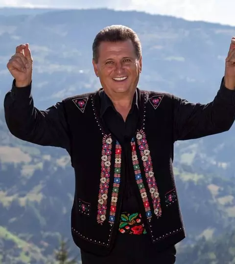 Nea Mărin, despre noul sezon Poftiți pe la noi. Ce  colecționează de ani întregi, la filmări: „Am câteva speciale”