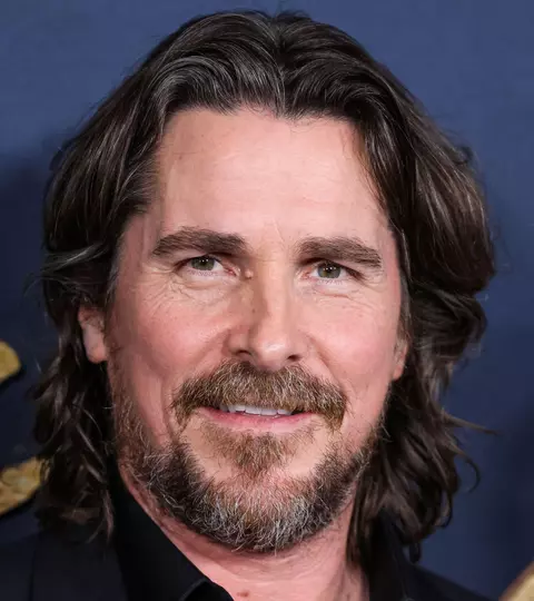 Christian Bale, un nou rol cameleonic. Actorul s-a transformat complet pentru filmul „Madden”. Imagini de pe platoul de filmare
