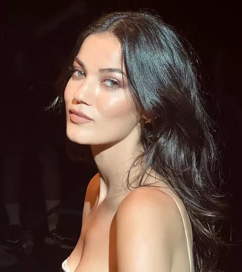 Kıvanç Tatlıtuğ și Pınar Deniz, plătiți regește de Disney+. Câte milioane de lire turcești încasează starurile noului proiect „Dönence”