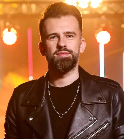 Florin Ristei, imagine rară din copilărie alături de fratele său. Reacția amuzantă a artistului: „Nu prea am poze cu mine îmbrăcat”