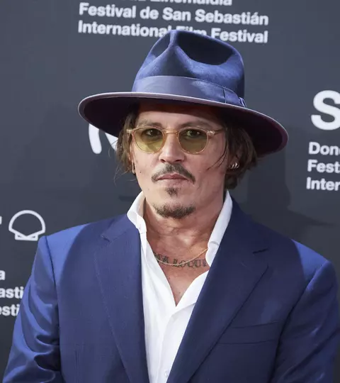 Johnny Depp, transformare radicală în Ebenezer Scrooge. Primele imagini de pe platourile de filmare din Londra