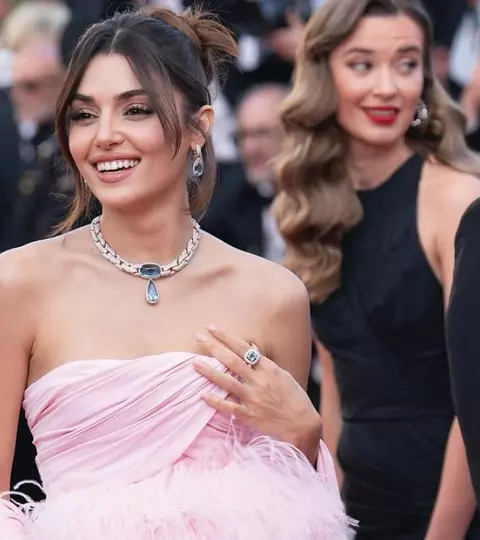Cum a arătat Hande Erçel la Festivalul de la Cannes. A întors toate privirile pe covorul roșu, la premiera „Mission: Impossible – The Final Reckoning”