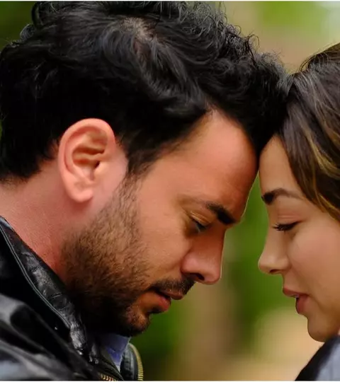 „Inimi singuratice” vine la Acasă din 28 mai. Cine sunt actorii din noul serial turcesc de succes