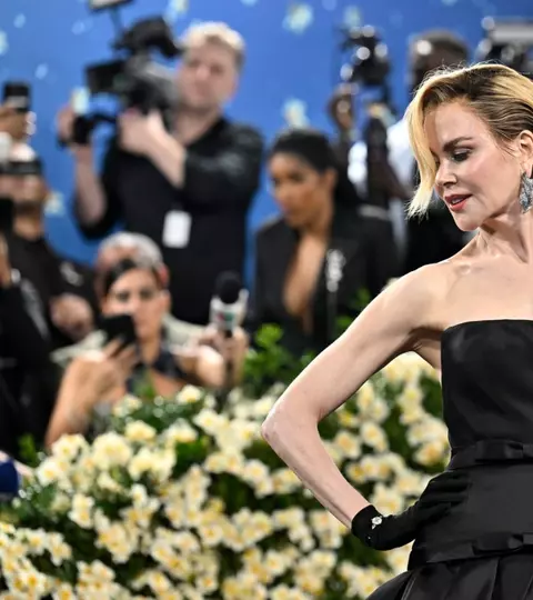 Nicole Kidman, de nerecunoscut: actrița a apărut la Met Gala 2025 cu tunsoare scurtă și breton! A renunțat complet la buclele emblematice