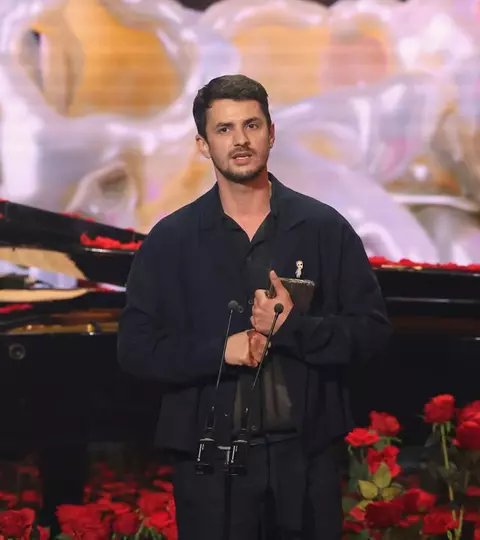 Vlad Udrescu, premiat la Gala UNITER. Protagonistul serialului „Ana, Mi-ai fost scrisă în ADN” a ținut un discurs emoționant