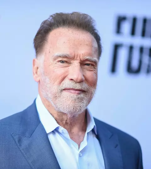 Arnold Schwarzenegger, înconjurat de toți cei 5 copii la premiera noului sezon „FUBAR”. Imaginile de pe covorul roșu