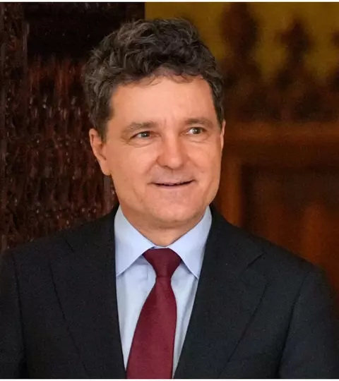 Iubirea secretă din viața lui Nicușor. Cine este femeia pe care președintele a iubit-o în Franța. Păstrează legătura și astăzi