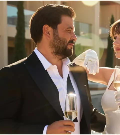 Sevda Erginci s-a căsătorit în paradis! Imagini spectaculoase de la nunta de vis de pe insula Chios