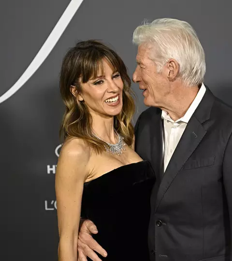 Richard Gere și Alejandra Silva, apariție romantică pe covorul roșu. Momentul care a atras toate privirile