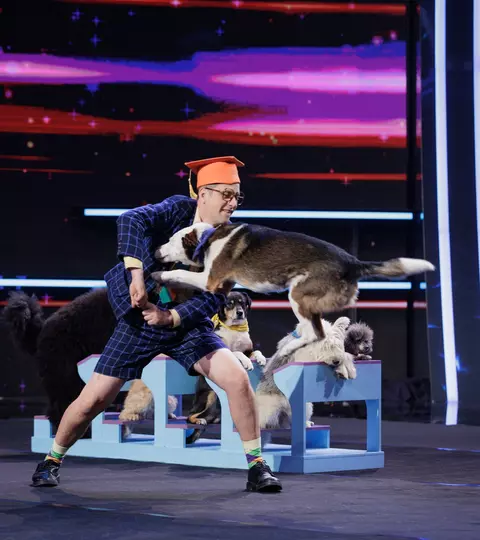 Andra, Golden Buzz pentru un număr unic de dresaj canin la „Românii au talent”. Cine este Mikhail Ermakov