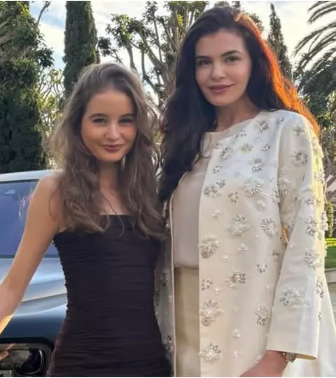 Dor de România! Ce au cumpărat Monica Gabor și fiica ei, Irina, dintr-o cofetărie din New York. Reacția lor spune totul