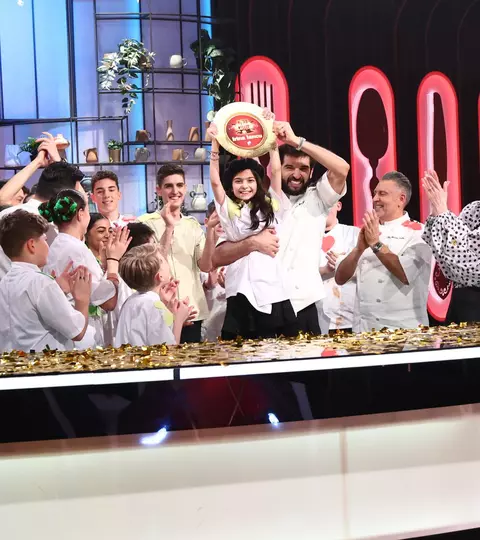 Irina Iancu a câștigat finala Chefi la cuțite - Viitorul are gust. Ce premiu spectaculos a primit eleva lui Richard Abou Zaki