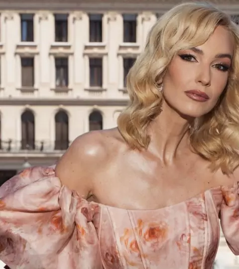 Teodora Tompea dezvăluie cum arată vacanța ei ideală. Ce nu lipsește niciodată din bagajul prezentatoarei Observator. EXCLUSIV