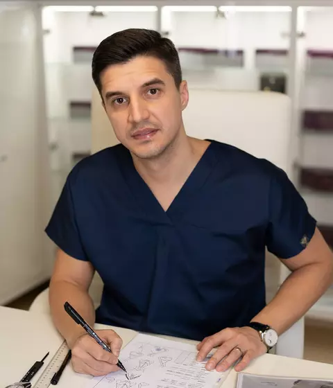 Află cum  scapi de bărbia dublă / gușă de la Dr. Gabriel Mazilu, medic specialist chirurgie plastică și microchirurgie reconstructivă