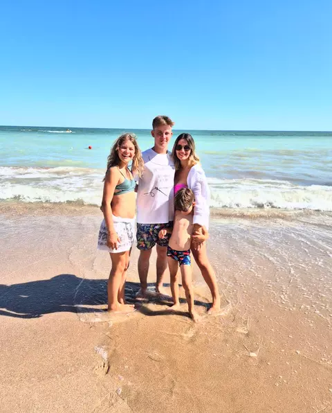 Ela Craciun si copiii