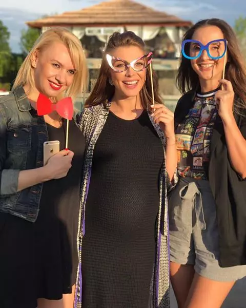 FOTO. Cum a fost la petrecerea dată de Ilinca Vandici pentru viitorul ei bebeluş (8)