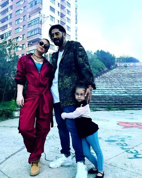 Connect-R-a-divortat-de-Misha-1