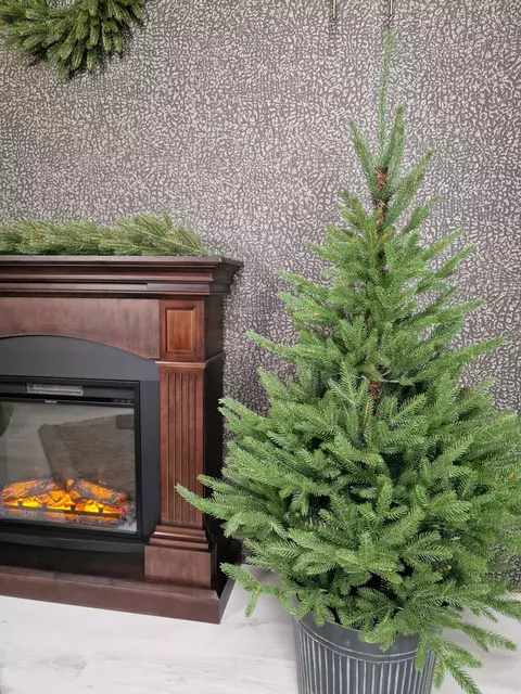 Merită să investiți într-un brad de Crăciun artificial!