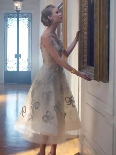 Care-i treaba cu ultimul clip al lui Taylor Swift, Blank Space?