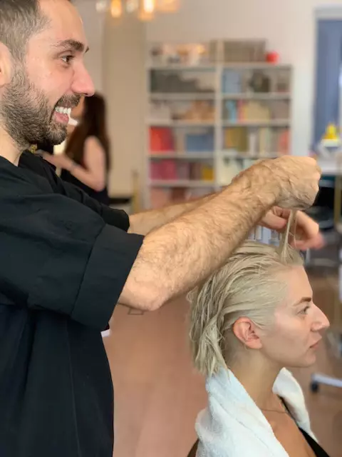 Lidia Buble şi-a schimbat look-ul (foto Unica.ro)