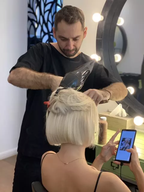 Lidia Buble şi-a schimbat look-ul (foto Unica.ro)