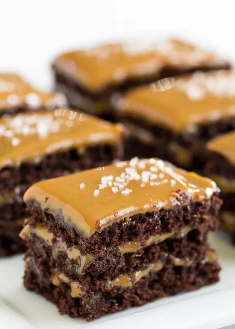 Mini-tort cu ciocolata si caramel
