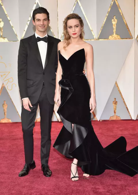 Alex Greenwald si Brie Larson