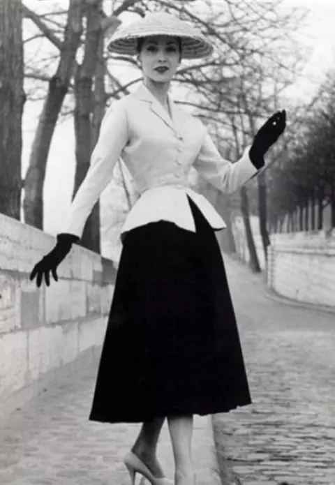 Curs despre designerii cheie din industria modei