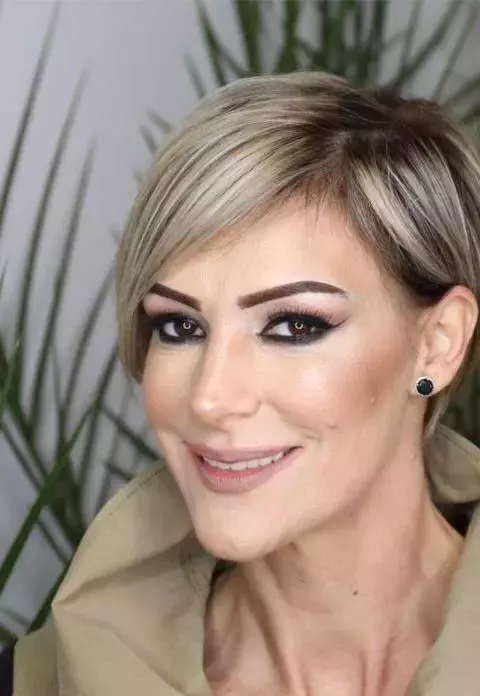 Roxana Ciuhulescu hartuita