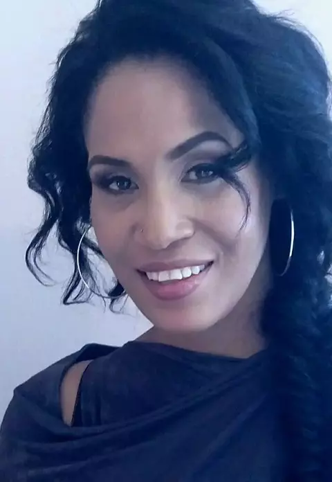Solista Biu Marquetti, originară din Cuba, ar lupta pentru România, în caz de război: "Aș pune mâna pe armă"