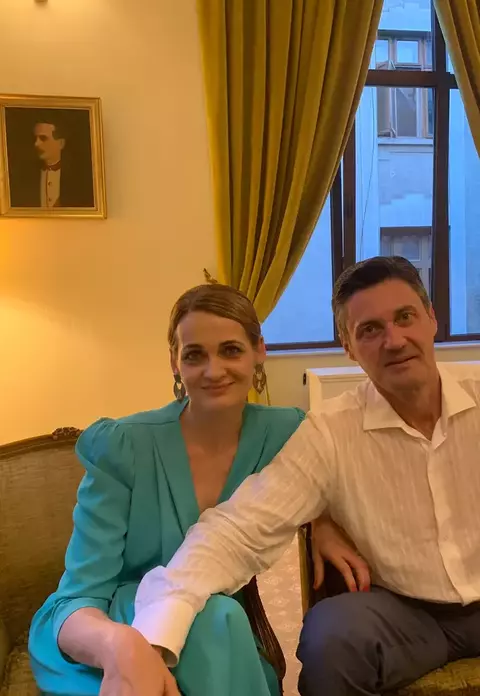 Elvira Deatcu și soțul ei, Horea Nicorici, au sărbătorit 25 de ani de căsnicie: "Mulți, intenși, cu bucurii și zâmbete, cu doi băieți minunați, cu neîmpliniri și tristeți". Cum arătau în ziua nunții