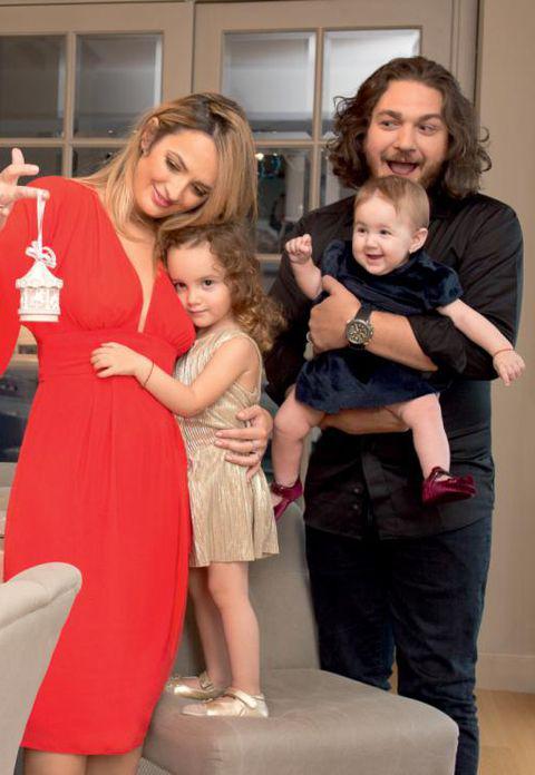 Florin Dumitrescu Pictorial De Poveste Cu Familia Interviuri Vedete Si Evenimente Viva Ro