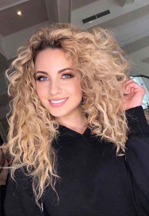 Otniela Sandu Concurentă In Noul Sezon Al Reality Show Ului Ferma
